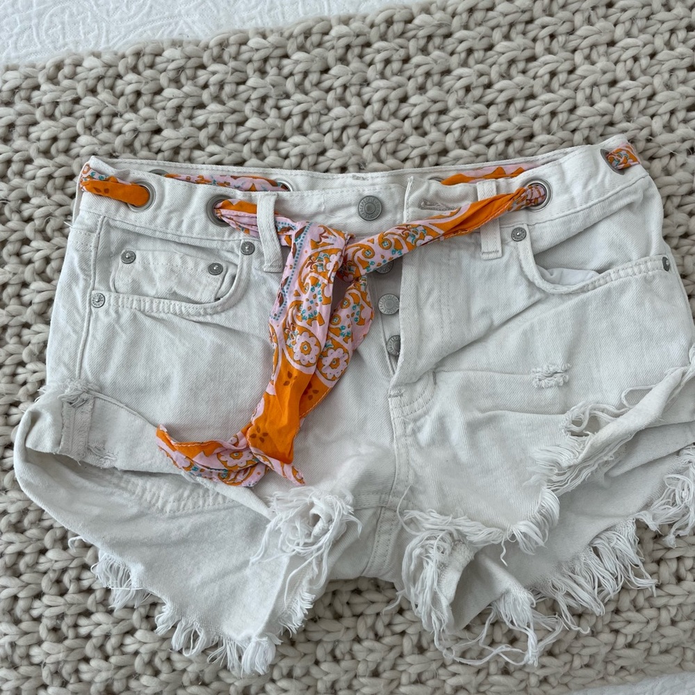 Free People White Denim Shorts w/ Floral Belt